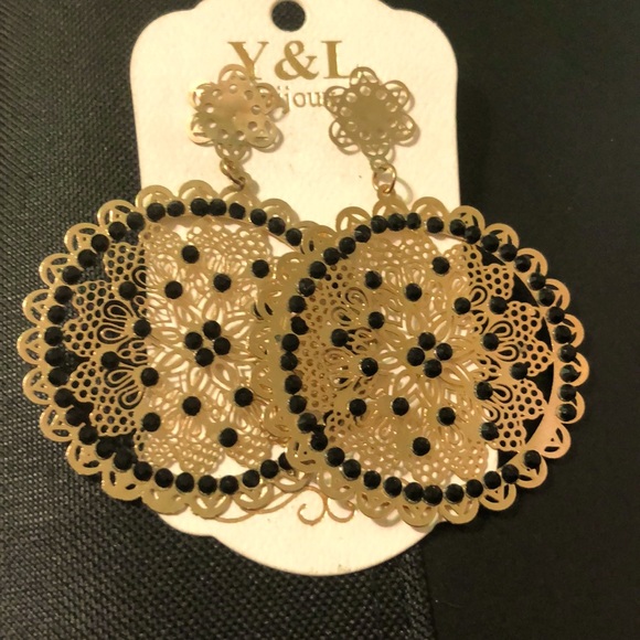 Adrienne Jewelry - 🖤Gorgeous Black &Gold Costume Earrings! 🖤